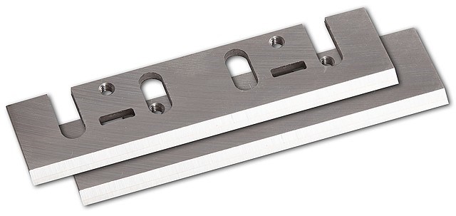 Rezilla za skobeljnjik 110 mm HSS REZ-110HSS – visokokvalitetna HSS rezila za precizno blanjanje drva, kompatibilna s standardnim električnim skobeljnicima širine 110 mm.