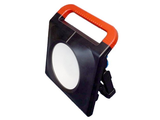 LED RADNA SVJETILJKA 50W IP54 4000lm BL50W– izdržljivo radno svjetlo s IP54 zaštitom i jakim osvjetljenjem od 4000 lumena.